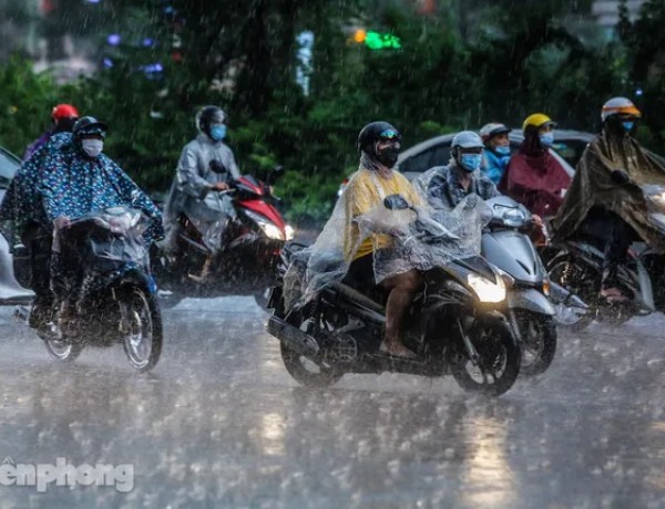 Miền Bắc đón mưa dông vào chiều tối